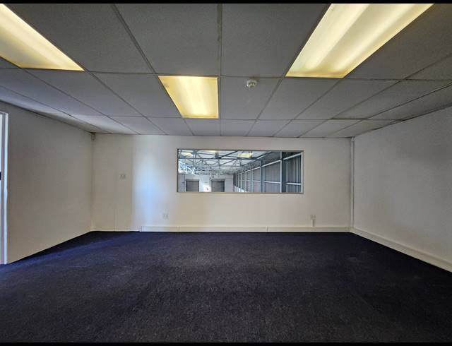 1,145M² WAREHOUSE TO LET IN HALFWAY HOUSE